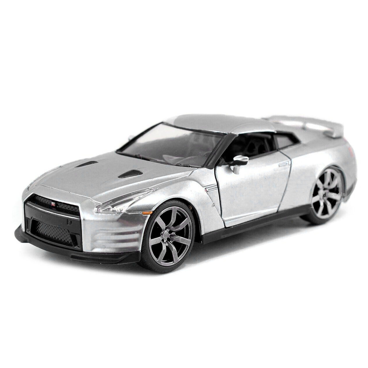 NISSAN GT-R R35 PLATA – Brian O’Conner – Rápidos y Furiosos · imagen 1