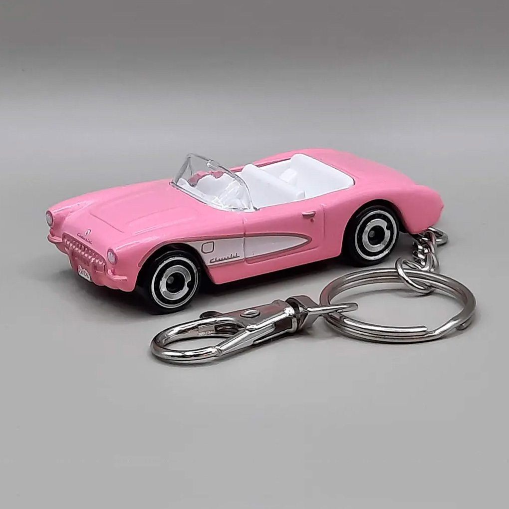 CHEVROLET CORVETTE 1956 - BARBIE LA PELÍCULA - Llavero · imagen 2