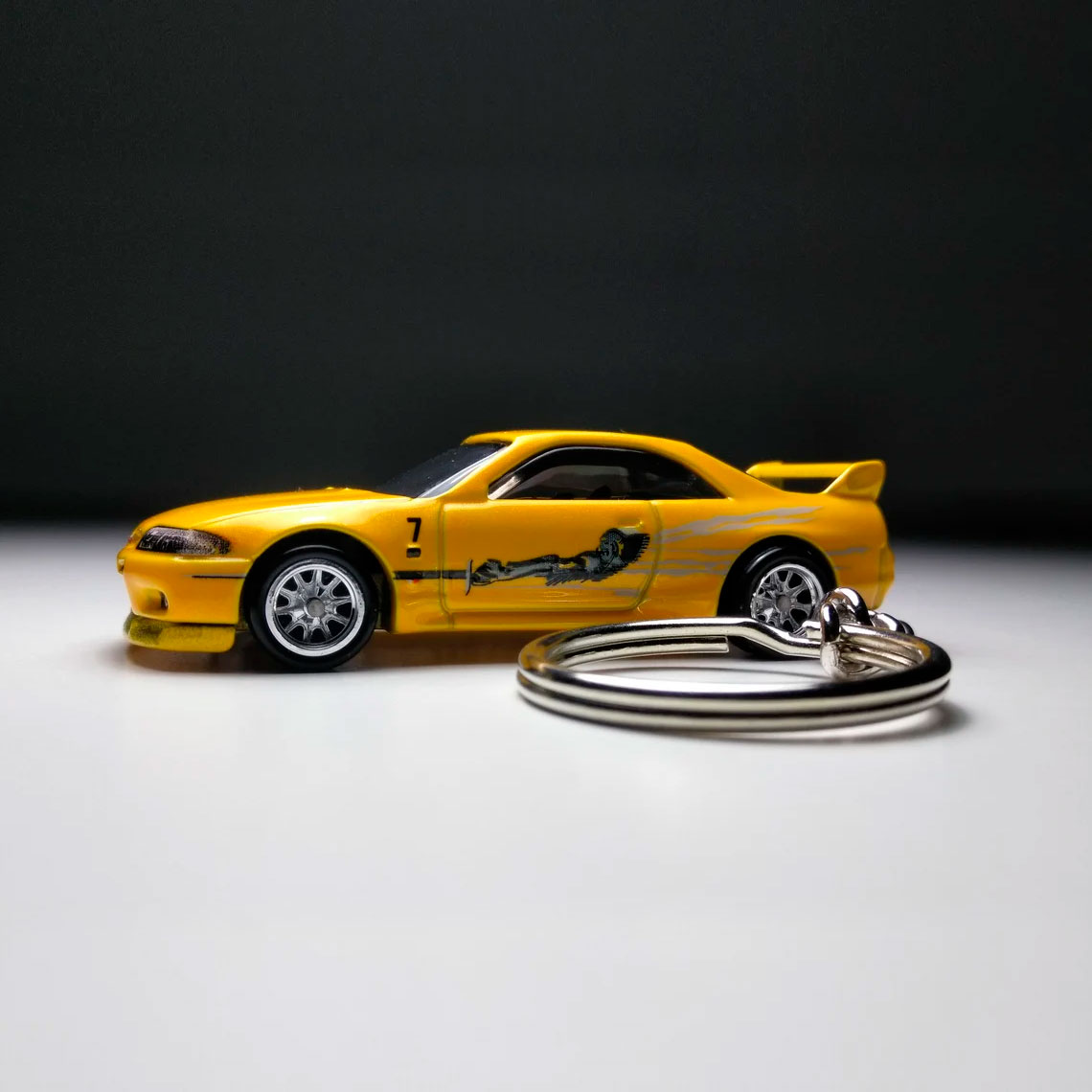 NISSAN SKYLINE GT-R BCNR - R33 - Llavero PREMIUM HW – Rápidos y Furiosos · imagen 1