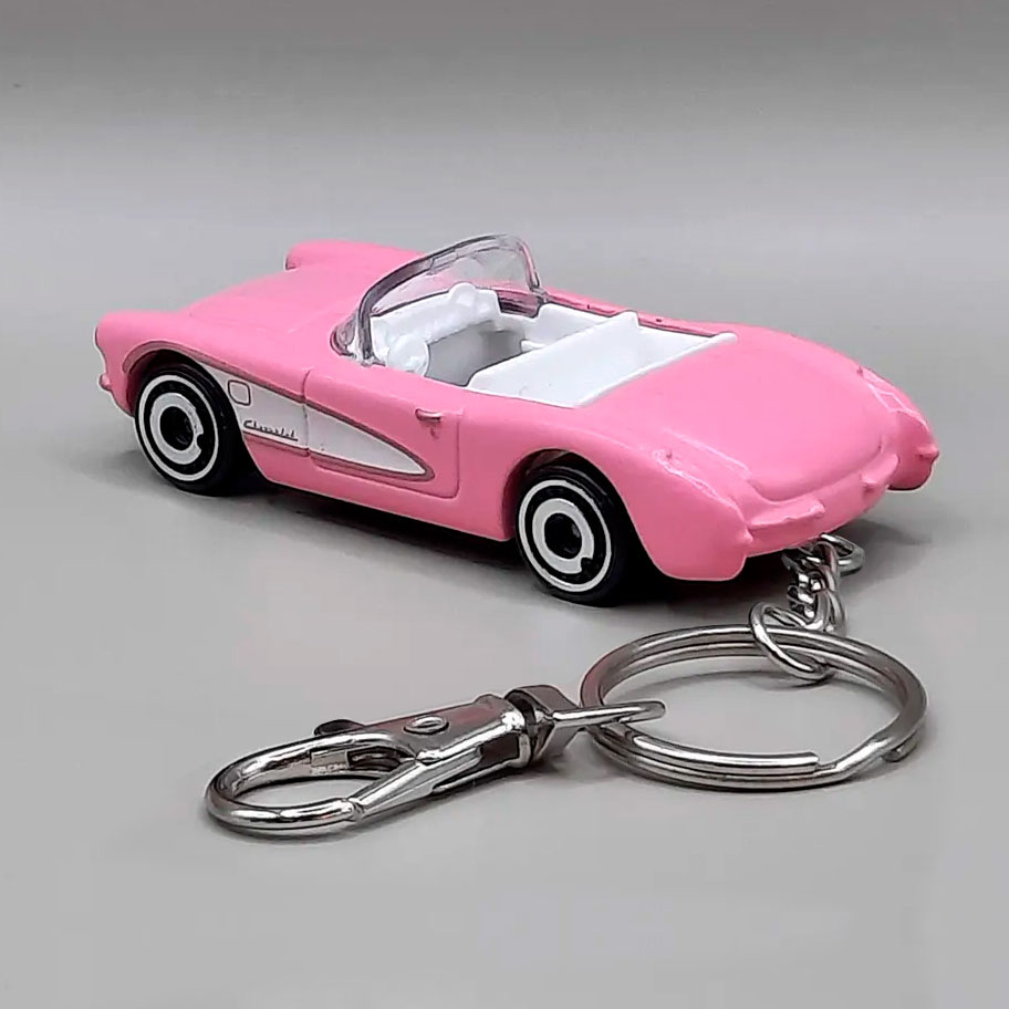 CHEVROLET CORVETTE 1956 - BARBIE LA PELÍCULA - Llavero · imagen 1